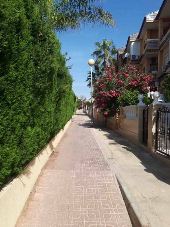 Punta Prima Pleasure With Private Parking In A Gated Community Close To The Beach Торевьиа Экстерьер фото