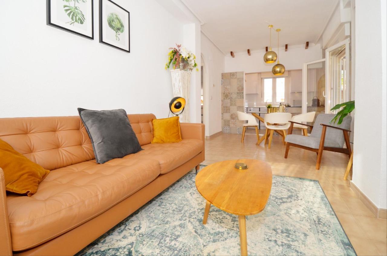 Punta Prima Pleasure With Private Parking In A Gated Community Close To The Beach Торевьиа Экстерьер фото