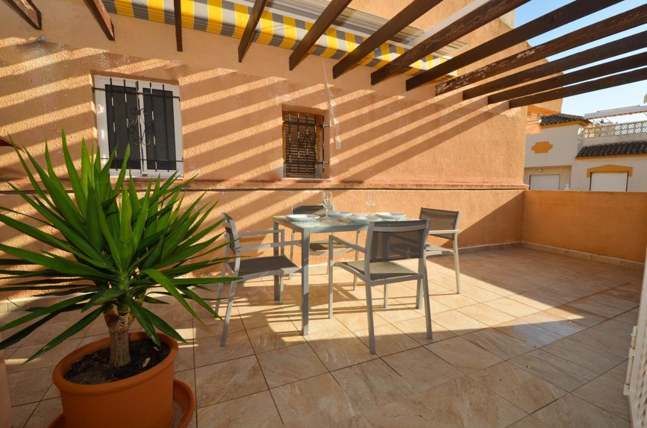 Punta Prima Pleasure With Private Parking In A Gated Community Close To The Beach Торевьиа Экстерьер фото